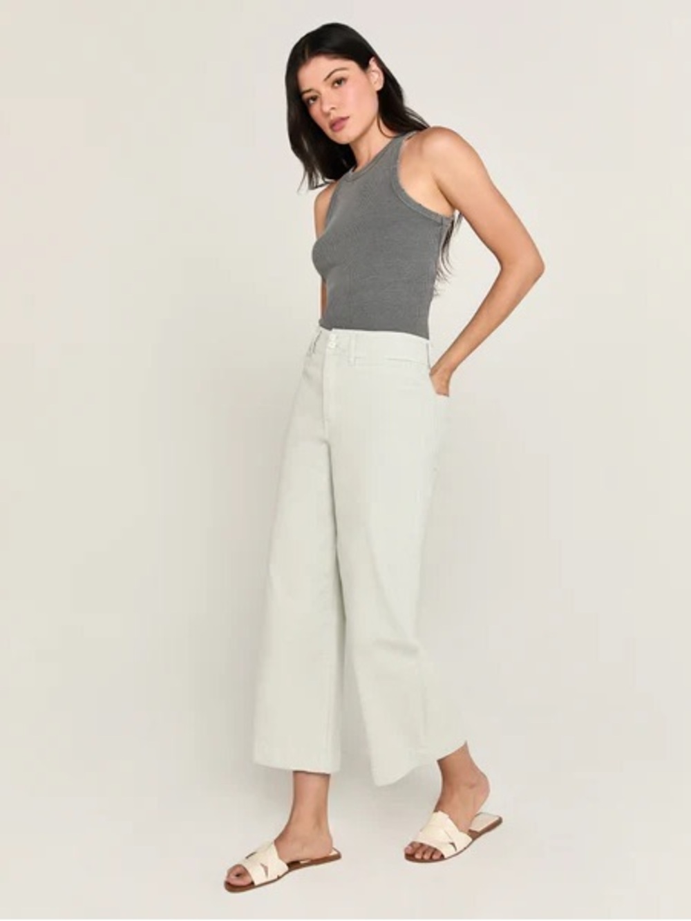 Unpublished Gemma high rise crop in crystal size 29